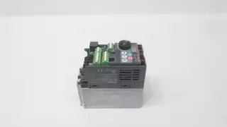 MITSUBISHI FR-D720-042-NA AC VFD DRIVE 200-240V-AC 0.2-400HZ 4.2A 200-240V-AC