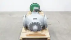FISHER AC 667 SIZE 70 3582 10X8 PNEUMATIC STEEL FLANGED CONTROL VALVE 10IN 300