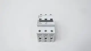 SIEMENS 5SX23 MINIATURE CIRCUIT BREAKER 400V-AC 3P 32A AMP