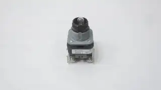 ALLEN BRADLEY 800T-QB24G PUSHBUTTON 24V-DC/AC ILLUMINATED