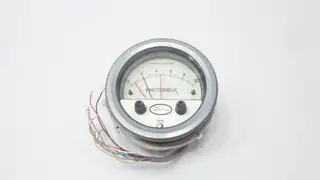 DWYER 3010MR PHOTOHELIC DIFFERENTIAL PRESSURE SWITCH 4IN 0-10IN-H2O