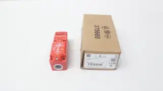 ALLEN BRADLEY 440K-MT55022 SAFETY INTERLOCK SWITCH
