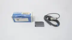 OMRON E3F2-R2C4 PHOTOELECTRIC SENSOR 10-30V-DC