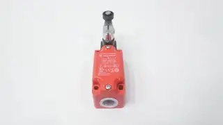 ALLEN BRADLEY 440P-MSLS11E GUARDMASTER ROLLER LEVER LIMIT SWITCH 240V-AC