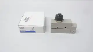 OMRON ZE-N-2S LIMIT SWITCH 125/250/480V-AC