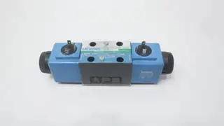 VICKERS DG4V-3S-2C-M-U-D5-60 SOLENOID DIRECTIONAL CONTROL VALVE 240V-AC 1450PSI