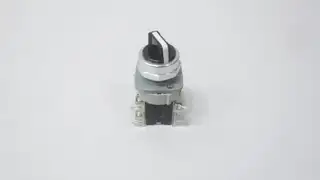 ALLEN BRADLEY 800T-N17KF4 SER T SELECTOR SWITCH