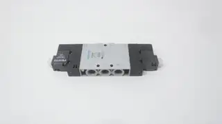 FESTO CPE18-M1H-5J-1/4 SOLENOID VALVE 1/4IN NPT 24V-DC