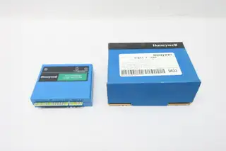 HONEYWELL R7847 A 1082 SOLID STATE PLUG-IN RELAY