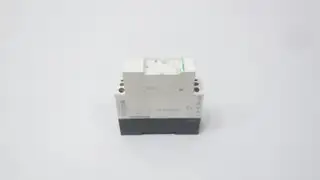 ALLEN BRADLEY RE8RB11BU RELAY MODULE 110V-AC 240V-AC 24V-DC