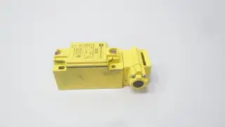 TELEMECANIQUE XCS-B1618929 SAFETY INTERLOCK 240V-AC