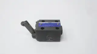 YUKEN DCG-01-2B2-Y-40 HYDRAULIC DIRECTIONAL CONTROL VALVE