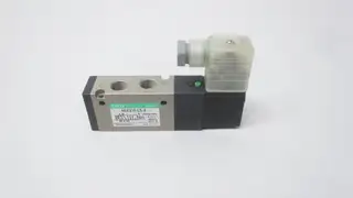 CKD 4KA310-08-LS-A-DC24V PNEUMATIC SOLENOID VALVE 24V-DC 1/4IN NPT