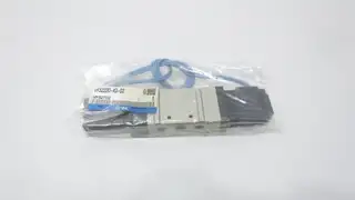 SMC VFS2220-1G-02 PNEUMATIC SOLENOID VALVE 120V-AC 1/4IN NPT 1MPA