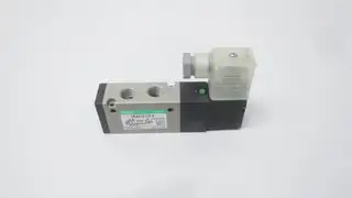 CKD 4KA310-LS-A PNEUMATIC SOLENOID VALVE 24V-DC 1/4IN NPT
