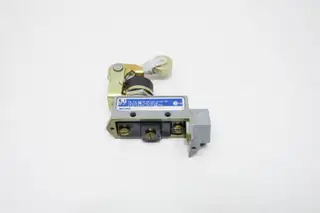 HONEYWELL BZE6-2RN2 LIMIT SWITCH 600V-AC
