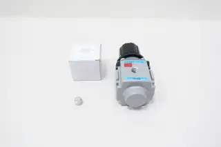 WILKERSON R18-02-F0G0B PNEUMATIC REGULATOR 1/4IN NPT 0-125PSI