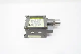 BARKSDALE A9675-2-AA PRESSURE SWITCH 1/4IN 125/250/480/600V-AC 100-150PSI