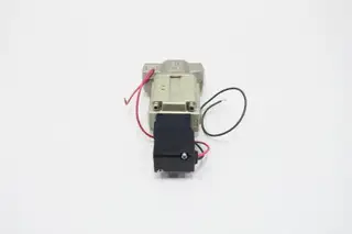CKD CVS2-15A-05-02C-3 PNEUMATIC SOLENOID VALVE 24V-DC 1/2IN NPT